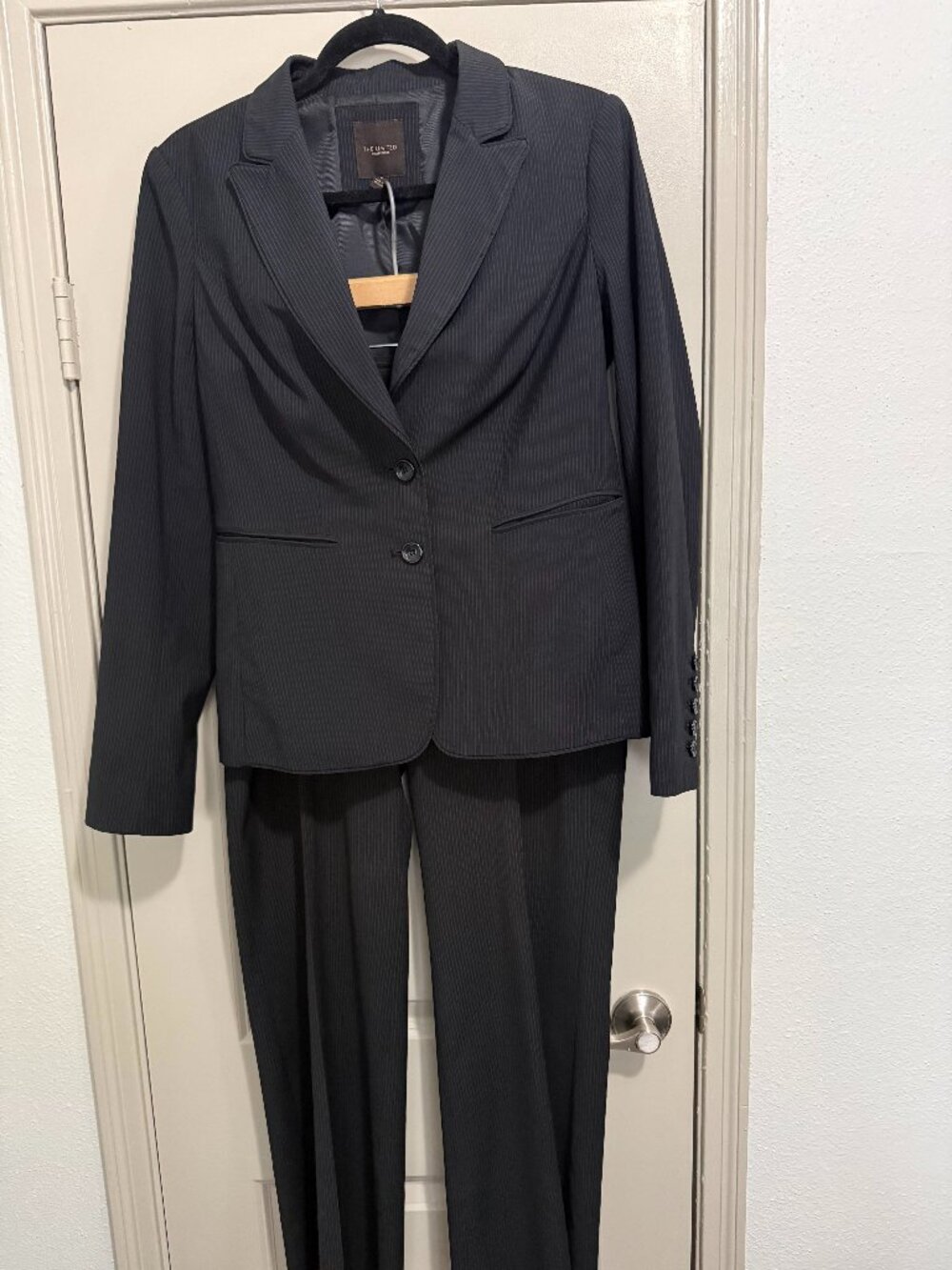 The Limited Women’s Black Pinstripe Suit Set Business Jacket sz 8 Pants sz 12